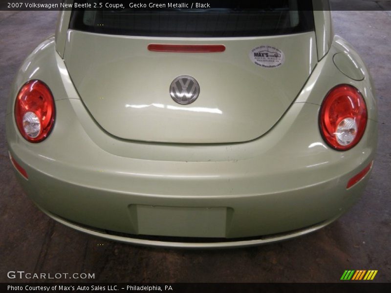 Gecko Green Metallic / Black 2007 Volkswagen New Beetle 2.5 Coupe