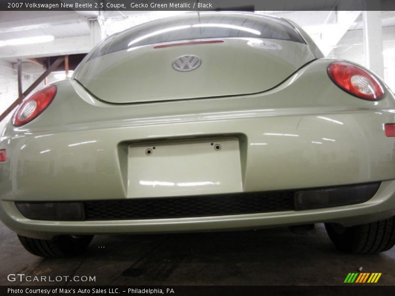 Gecko Green Metallic / Black 2007 Volkswagen New Beetle 2.5 Coupe
