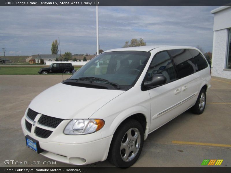Stone White / Navy Blue 2002 Dodge Grand Caravan ES
