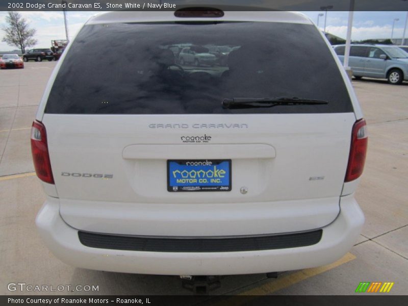 Stone White / Navy Blue 2002 Dodge Grand Caravan ES