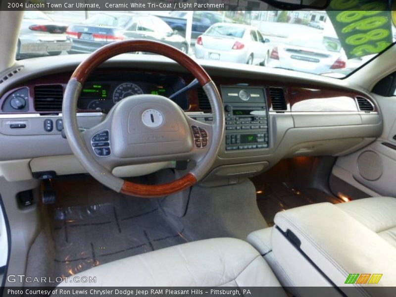 Ceramic White Tri-Coat / Light Parchment 2004 Lincoln Town Car Ultimate