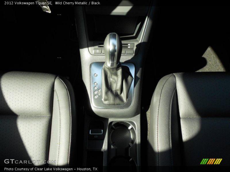 Wild Cherry Metallic / Black 2012 Volkswagen Tiguan SE
