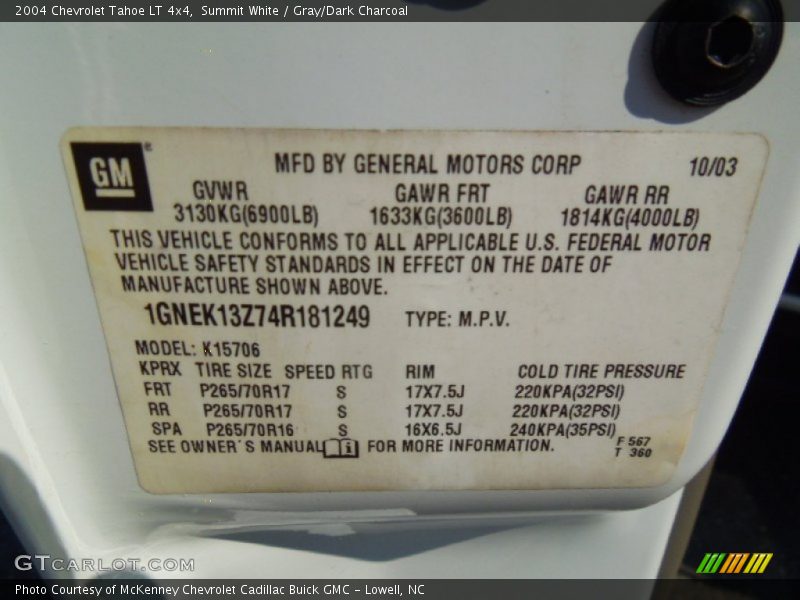Summit White / Gray/Dark Charcoal 2004 Chevrolet Tahoe LT 4x4