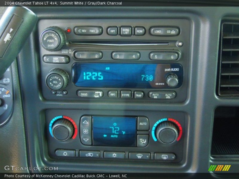 Summit White / Gray/Dark Charcoal 2004 Chevrolet Tahoe LT 4x4