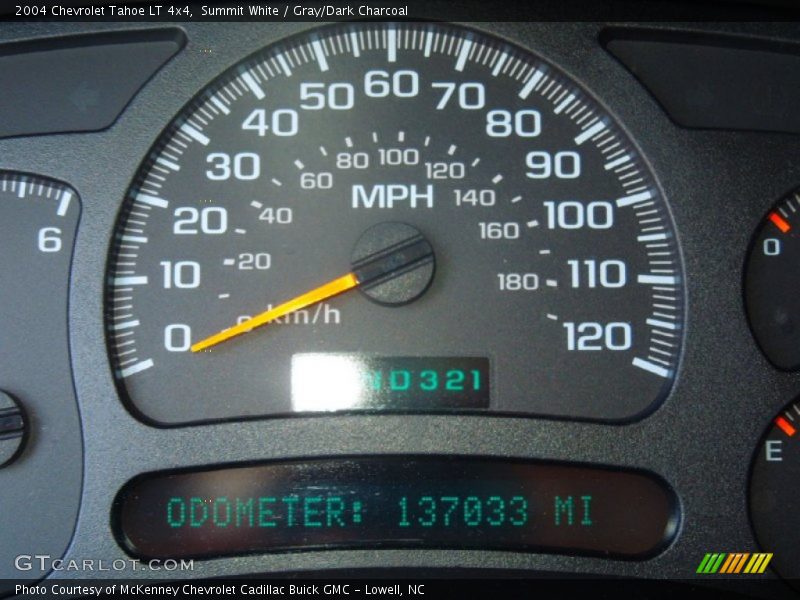 Summit White / Gray/Dark Charcoal 2004 Chevrolet Tahoe LT 4x4