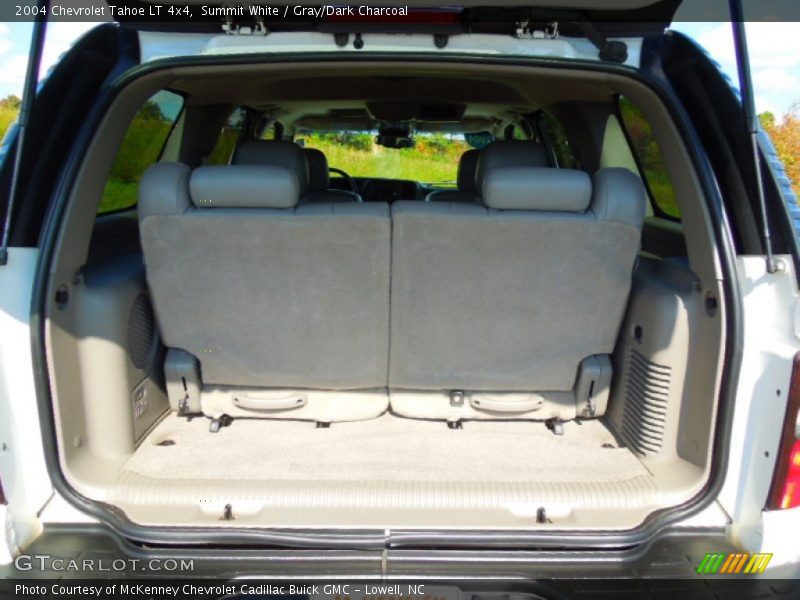 Summit White / Gray/Dark Charcoal 2004 Chevrolet Tahoe LT 4x4