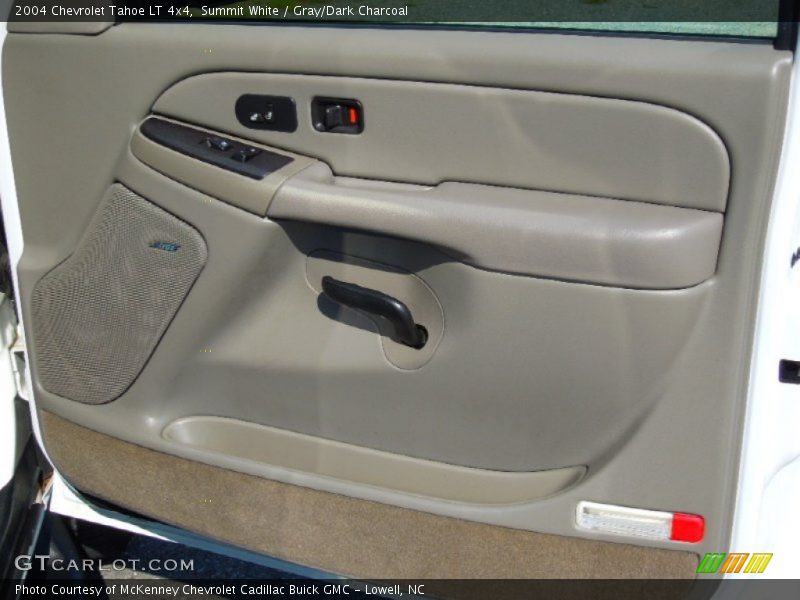 Summit White / Gray/Dark Charcoal 2004 Chevrolet Tahoe LT 4x4