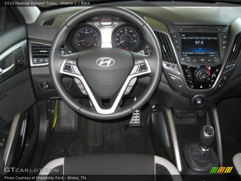 Dashboard of 2013 Veloster Turbo