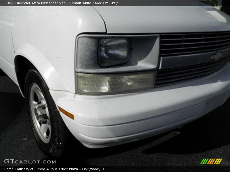 Summit White / Medium Gray 2004 Chevrolet Astro Passenger Van