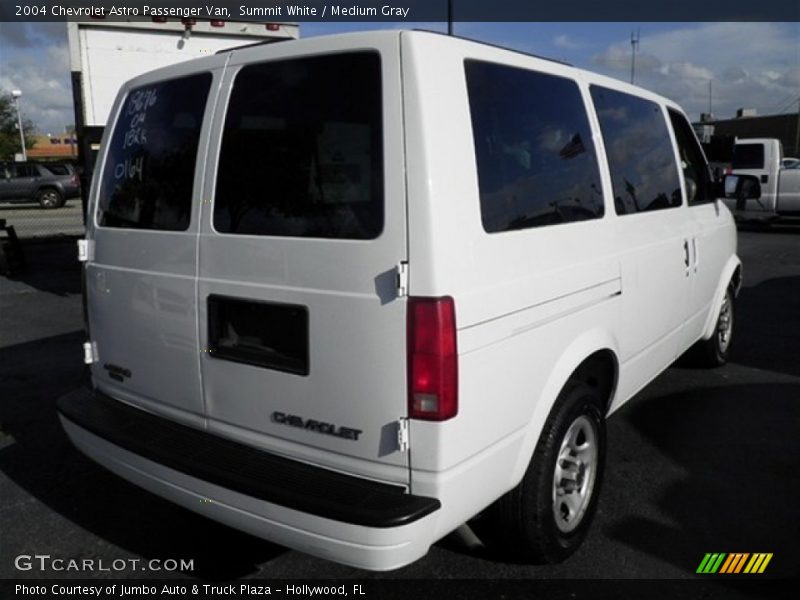 Summit White / Medium Gray 2004 Chevrolet Astro Passenger Van