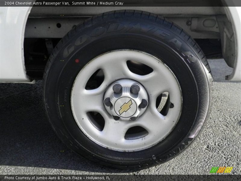 Summit White / Medium Gray 2004 Chevrolet Astro Passenger Van