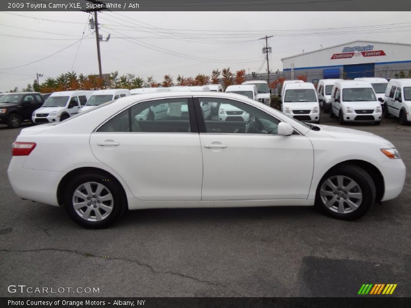 Super White / Ash 2009 Toyota Camry XLE