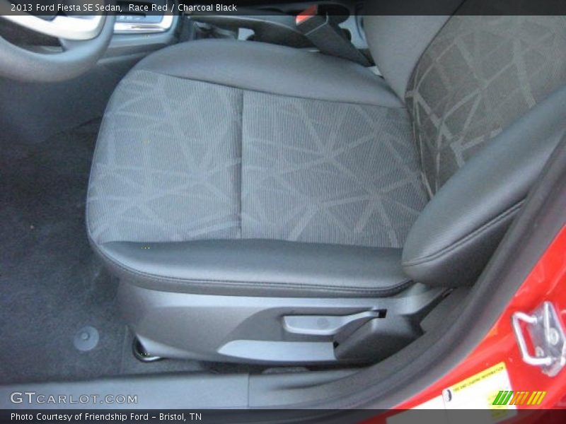 Race Red / Charcoal Black 2013 Ford Fiesta SE Sedan