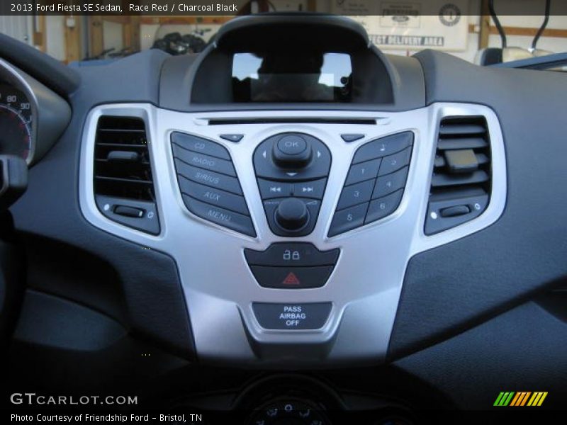 Race Red / Charcoal Black 2013 Ford Fiesta SE Sedan