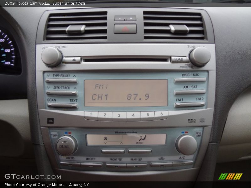 Super White / Ash 2009 Toyota Camry XLE