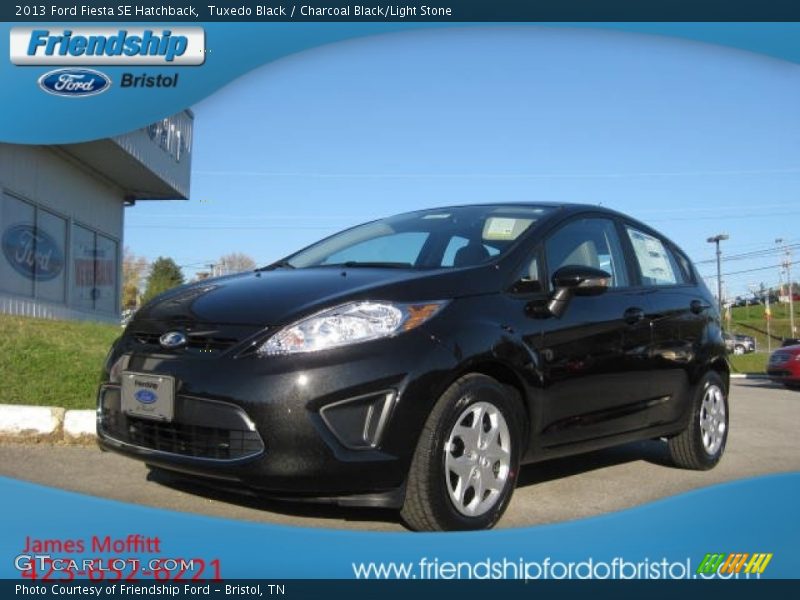 Tuxedo Black / Charcoal Black/Light Stone 2013 Ford Fiesta SE Hatchback