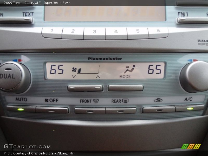 Super White / Ash 2009 Toyota Camry XLE