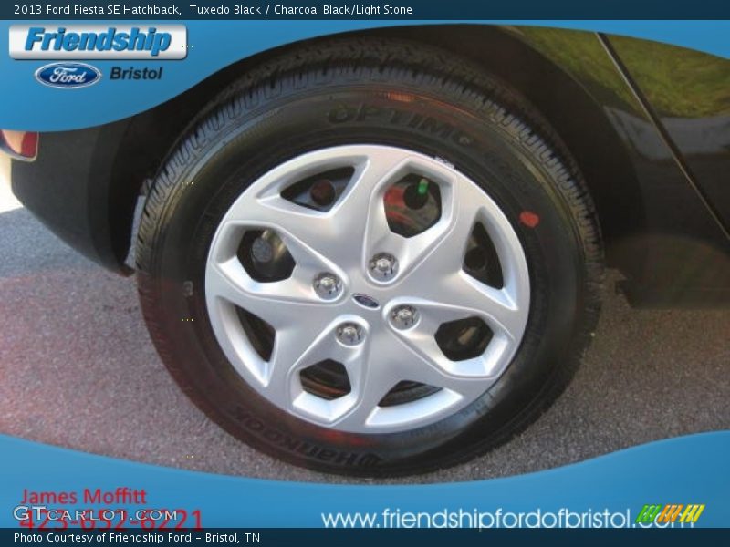 Tuxedo Black / Charcoal Black/Light Stone 2013 Ford Fiesta SE Hatchback