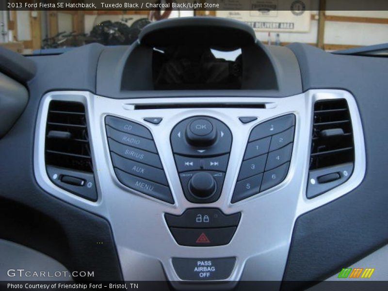 Tuxedo Black / Charcoal Black/Light Stone 2013 Ford Fiesta SE Hatchback