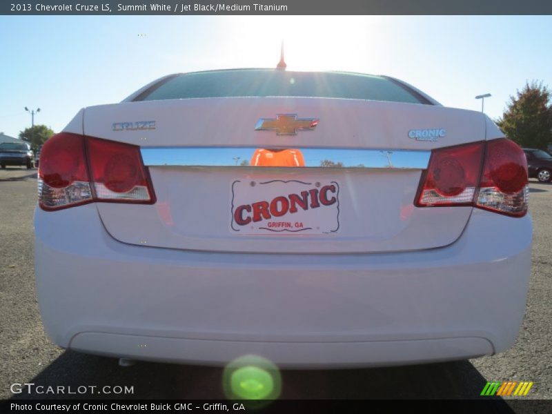 Summit White / Jet Black/Medium Titanium 2013 Chevrolet Cruze LS