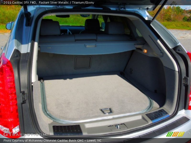 Radiant Silver Metallic / Titanium/Ebony 2011 Cadillac SRX FWD