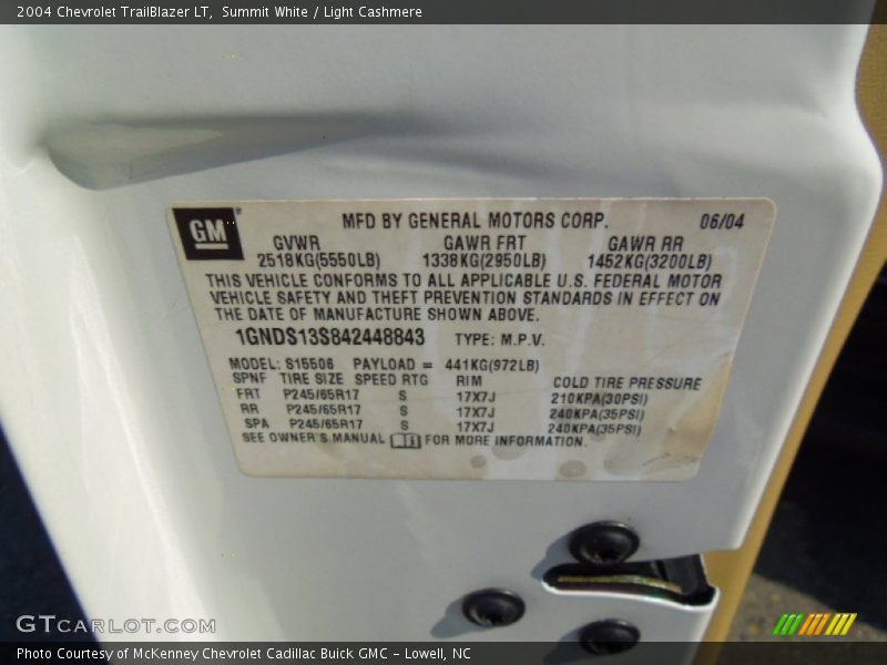 Summit White / Light Cashmere 2004 Chevrolet TrailBlazer LT