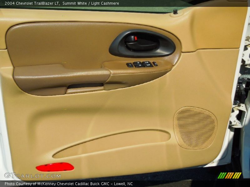 Summit White / Light Cashmere 2004 Chevrolet TrailBlazer LT