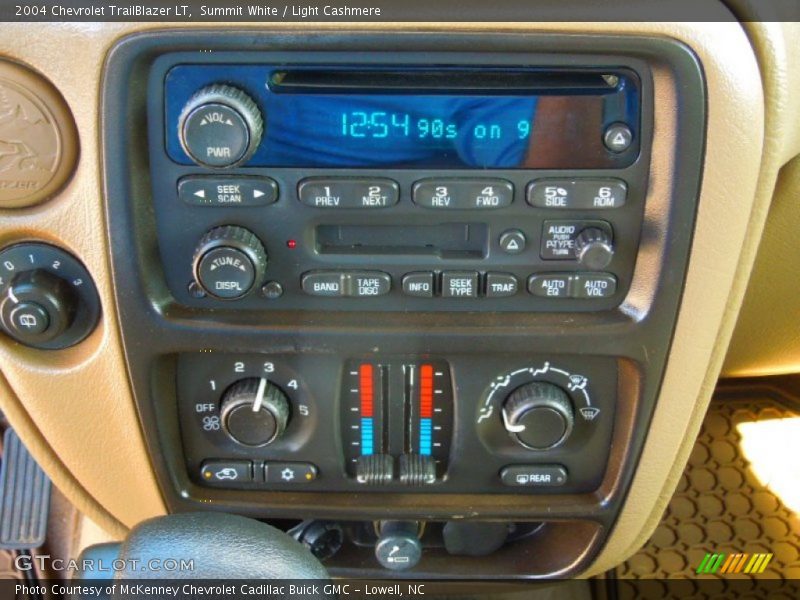 Summit White / Light Cashmere 2004 Chevrolet TrailBlazer LT