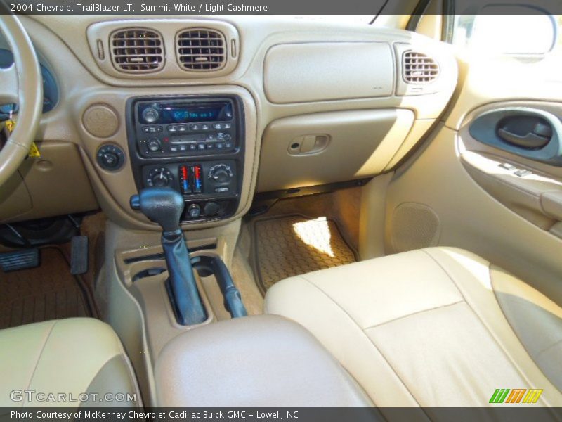 Summit White / Light Cashmere 2004 Chevrolet TrailBlazer LT