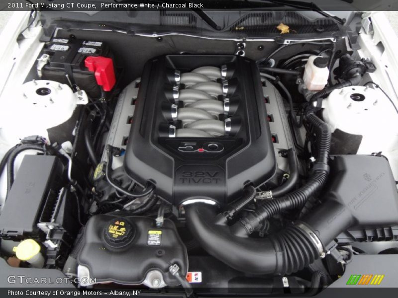 Performance White / Charcoal Black 2011 Ford Mustang GT Coupe