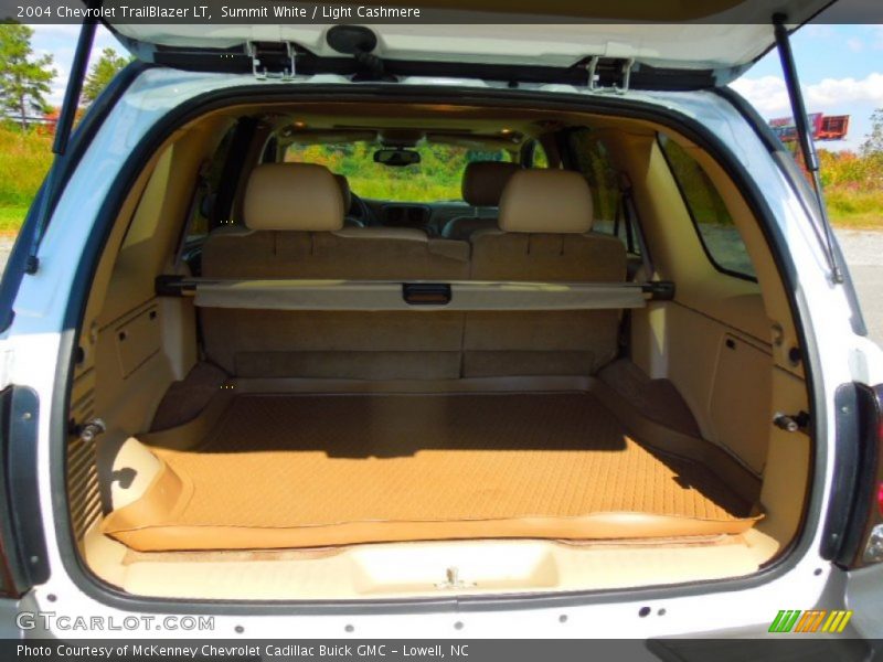 Summit White / Light Cashmere 2004 Chevrolet TrailBlazer LT