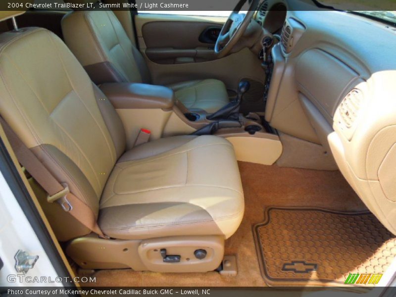 Summit White / Light Cashmere 2004 Chevrolet TrailBlazer LT
