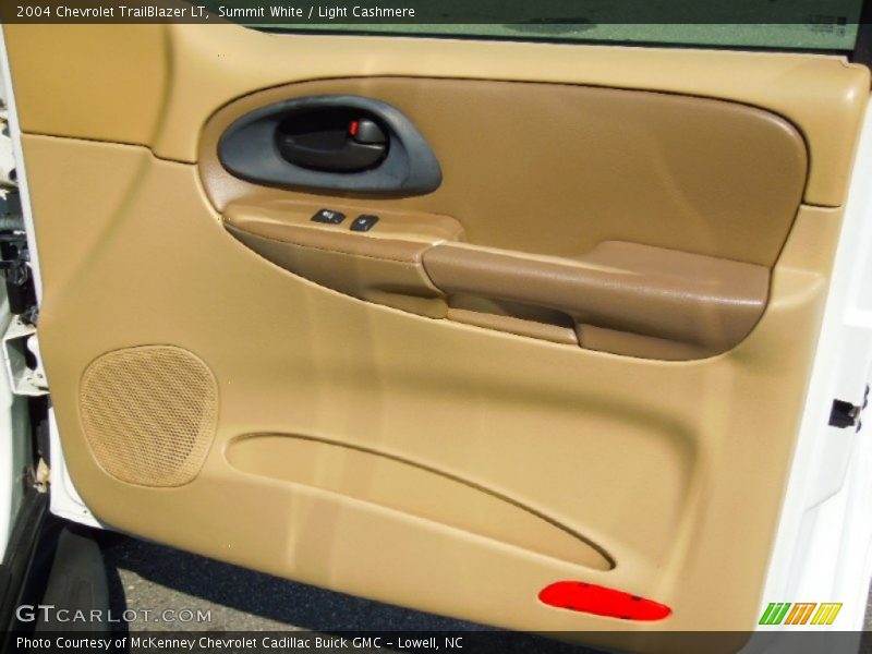 Summit White / Light Cashmere 2004 Chevrolet TrailBlazer LT