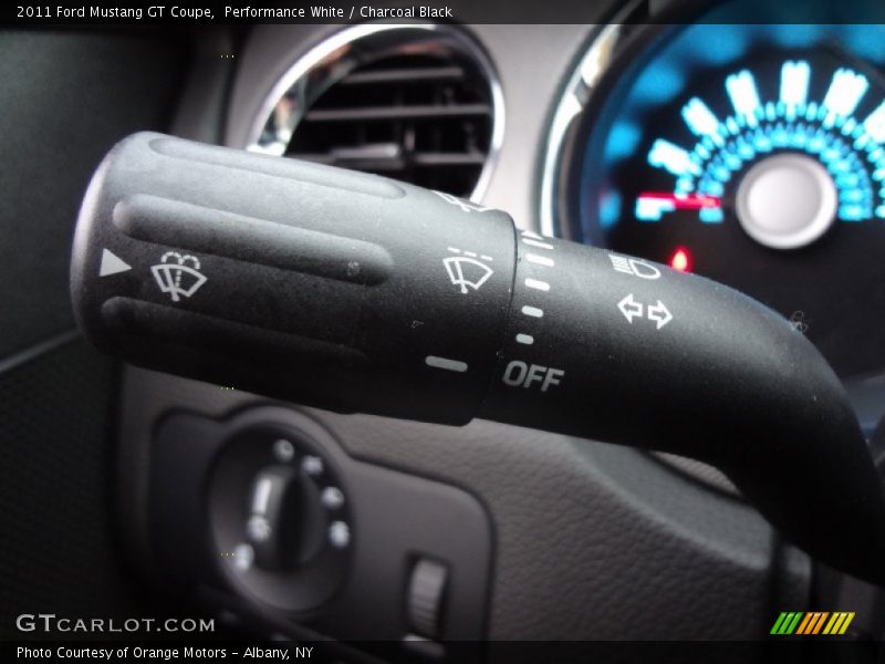 Performance White / Charcoal Black 2011 Ford Mustang GT Coupe