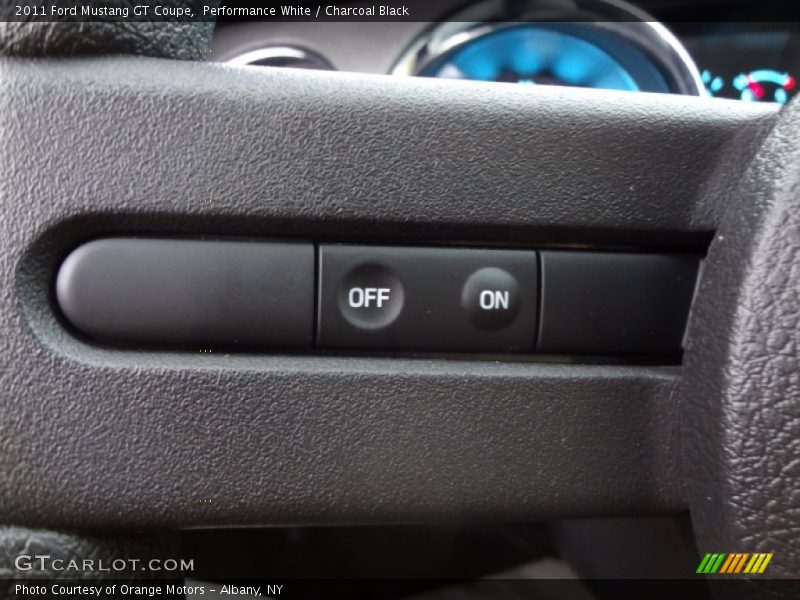 Performance White / Charcoal Black 2011 Ford Mustang GT Coupe