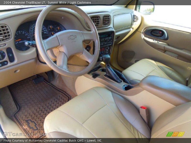 Summit White / Light Cashmere 2004 Chevrolet TrailBlazer LT