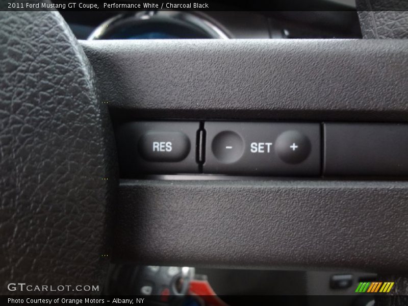 Performance White / Charcoal Black 2011 Ford Mustang GT Coupe