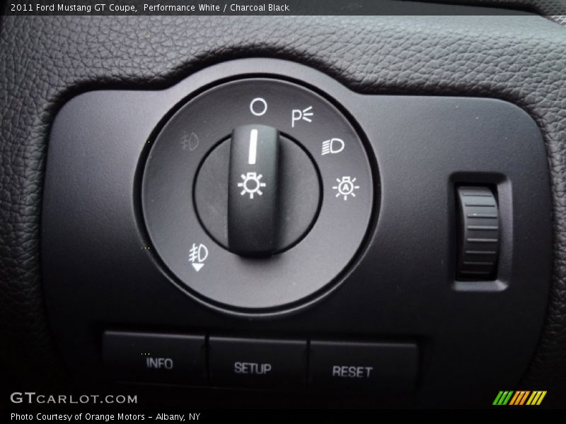Performance White / Charcoal Black 2011 Ford Mustang GT Coupe