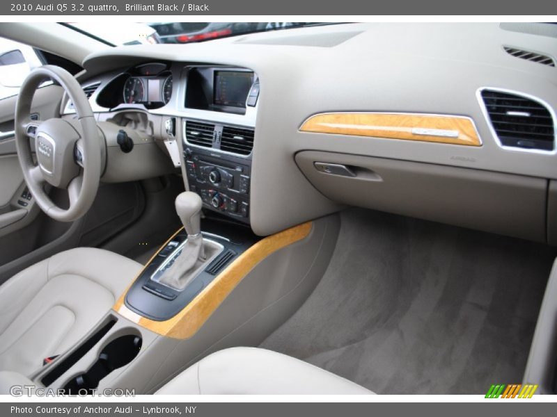 Brilliant Black / Black 2010 Audi Q5 3.2 quattro
