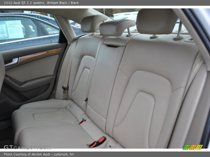 Brilliant Black / Black 2010 Audi Q5 3.2 quattro