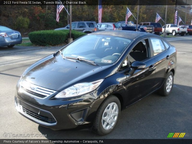 Tuxedo Black / Charcoal Black 2013 Ford Fiesta SE Sedan