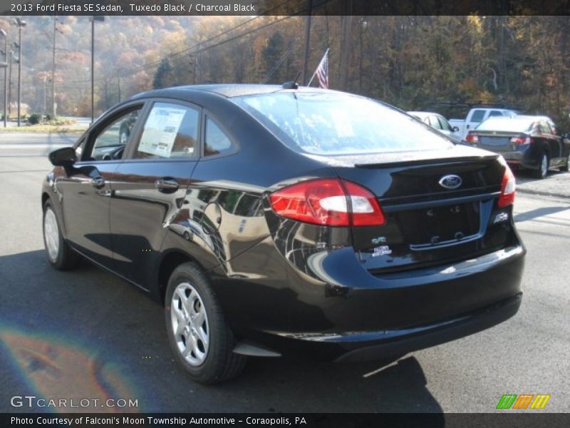 Tuxedo Black / Charcoal Black 2013 Ford Fiesta SE Sedan