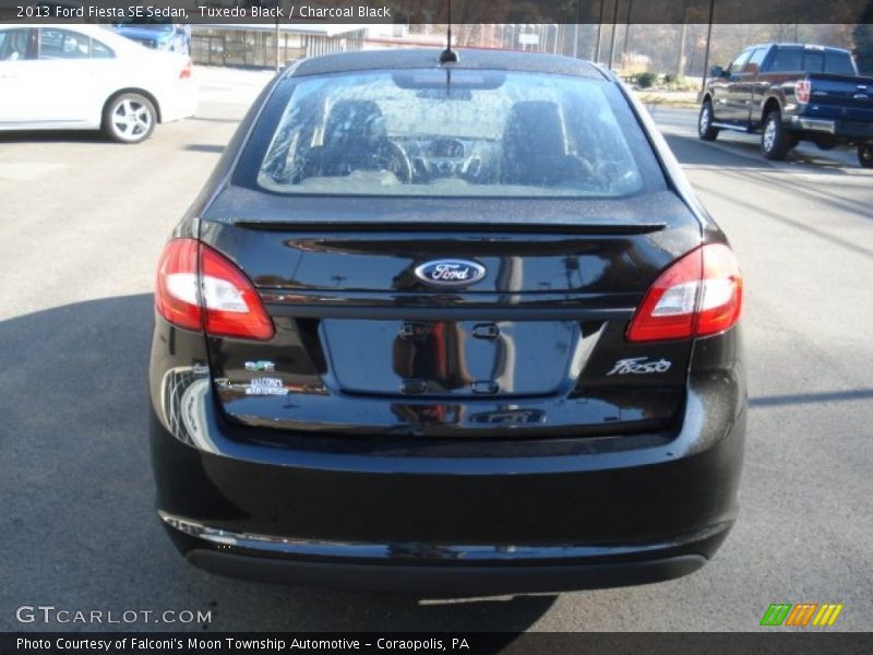 Tuxedo Black / Charcoal Black 2013 Ford Fiesta SE Sedan