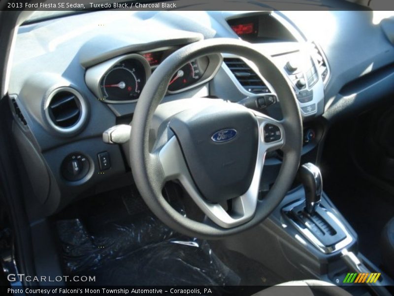 Tuxedo Black / Charcoal Black 2013 Ford Fiesta SE Sedan