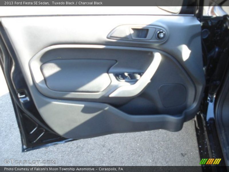 Tuxedo Black / Charcoal Black 2013 Ford Fiesta SE Sedan