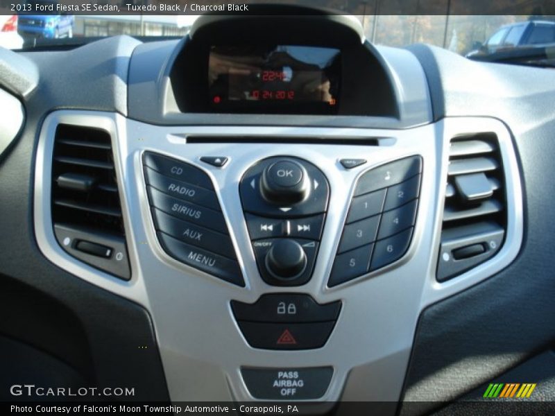 Tuxedo Black / Charcoal Black 2013 Ford Fiesta SE Sedan