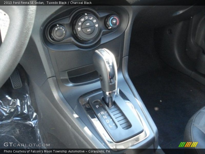 Tuxedo Black / Charcoal Black 2013 Ford Fiesta SE Sedan