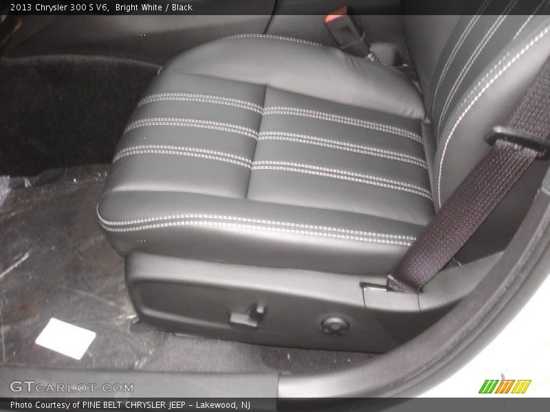 Bright White / Black 2013 Chrysler 300 S V6