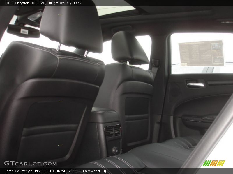 Bright White / Black 2013 Chrysler 300 S V6