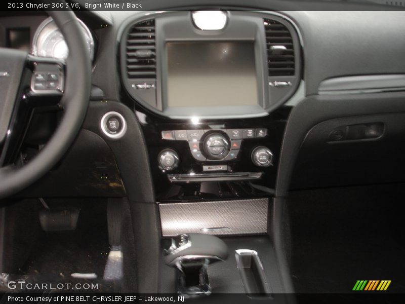 Bright White / Black 2013 Chrysler 300 S V6